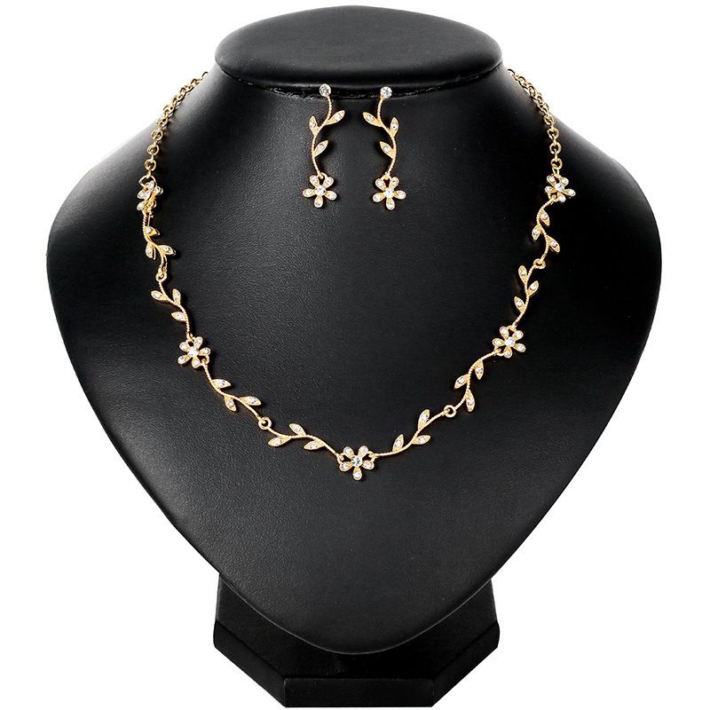2024 Winter Korean Style Fashion Luxury Diamond-Studded Leaf Flower Shaped Necklace, Earrings, And Bracelet Set_ipsvogv.com