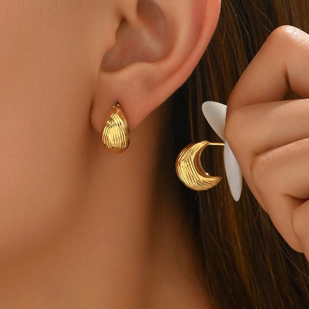 Ins Korean version of niche light luxury style high-end women's with geometric folds and metal line design earrings_ipsvogv.com