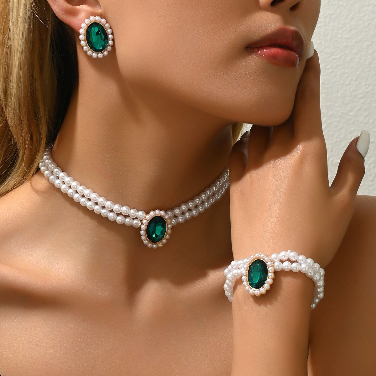 Fashion Commuter Style Niche Bracelet Earrings Necklace Set Female Inlaid Green Diamond Pearl Clavicle Chain Jewelry_ipsvogv.com