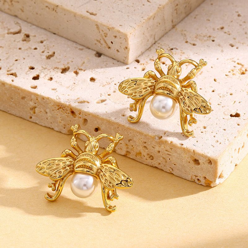Unisex bee with pearl titanium steel earrings niche design light luxury personality women's earrings ins style earrings_ipsvogv.com