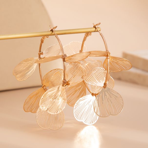 Elegant And Luxurious Leaf Pendant Metal Three-Dimensional Studs New Women's Earrings_ipsvogv.com