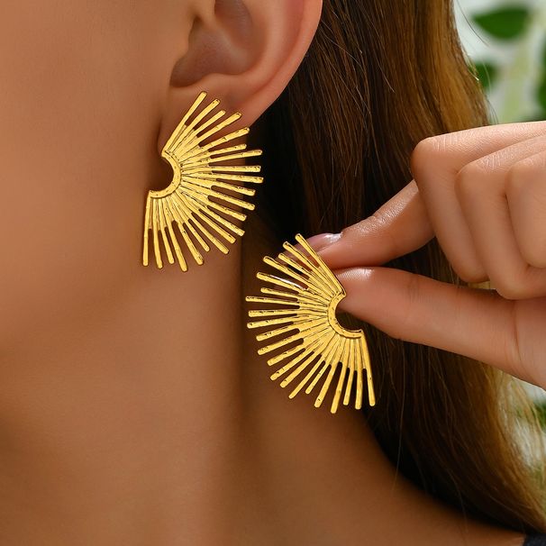 Small niche luxury fashion women's with personalized fan-shaped exaggerated design, electroplated high-end earrings_ipsvogv.com