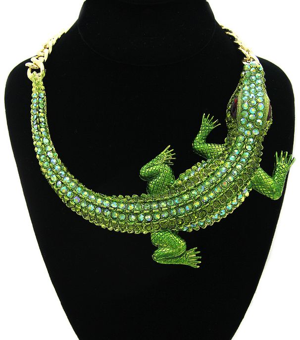 Halloween with celebrity crocodile shaped diamond studded women's collarbone chain necklace and collar_ipsvogv.com