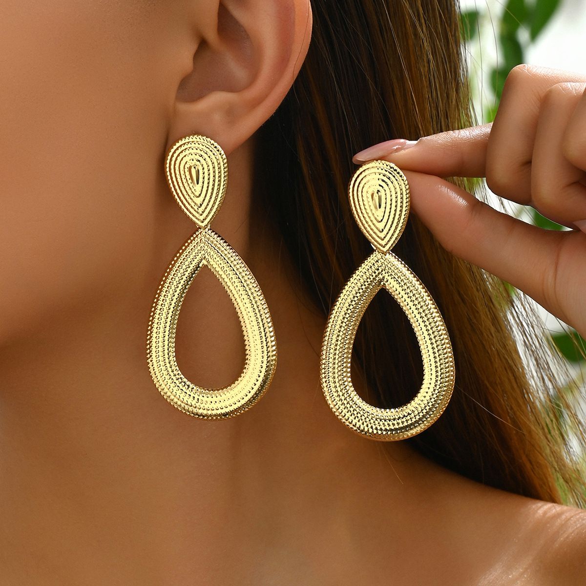 Simple And Fashionable Commuting Style Water Drop Earrings Personality Exaggerated Hollow Niche Design Earrings Versatile Earrings_ipsvogv.com