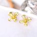 Cao Shi Flower Metal 2024 New Small and Popular Design Light Luxury Earrings_ipsvogv.com