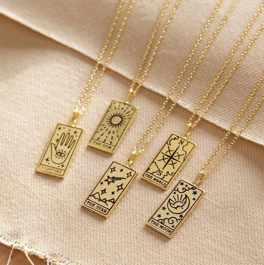 New Tarot Card Metal Pendant For Men And Women Creative Fashion Oil Painting Necklace_ipsvogv.com