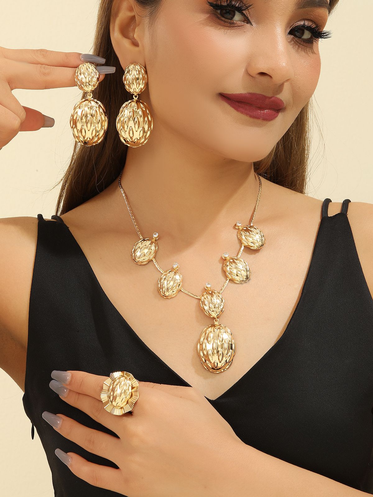 Statement Jewelry Set: Exaggerated High-End Glossy Heart Necklace, Ring, And Round Earrings_ipsvogv.com