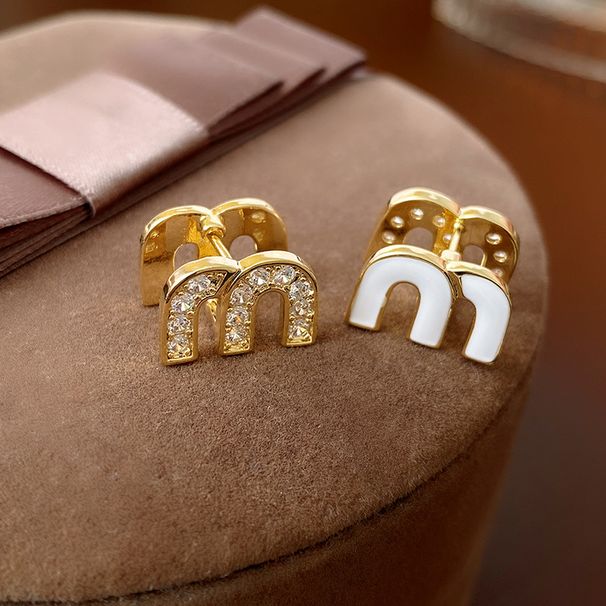 Designer Zircon Drop Oil M Letter Ear Buckle Female French Niche Design High Sense Fashion Light Earrings_ipsvogv.com