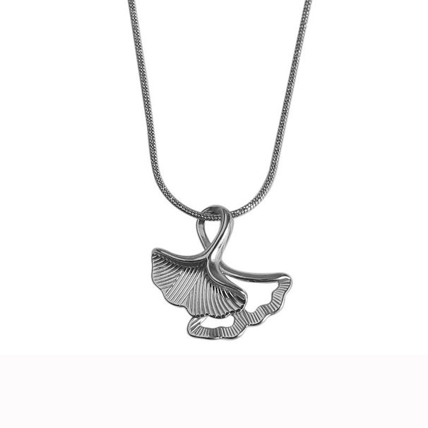 Sansheng Is Fortunate To Have A New Necklace For Women In 2023, Featuring Ginkgo Leaf Pendants And Collarbone Chains_ipsvogv.com