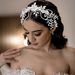 Bride Hair Comb Headdress Elegant Bridal Hair Comb With Handcrafted Crystal Flowers, Perfect For Weddings & Special Occasions, Silver Tone_ipsvogv.com