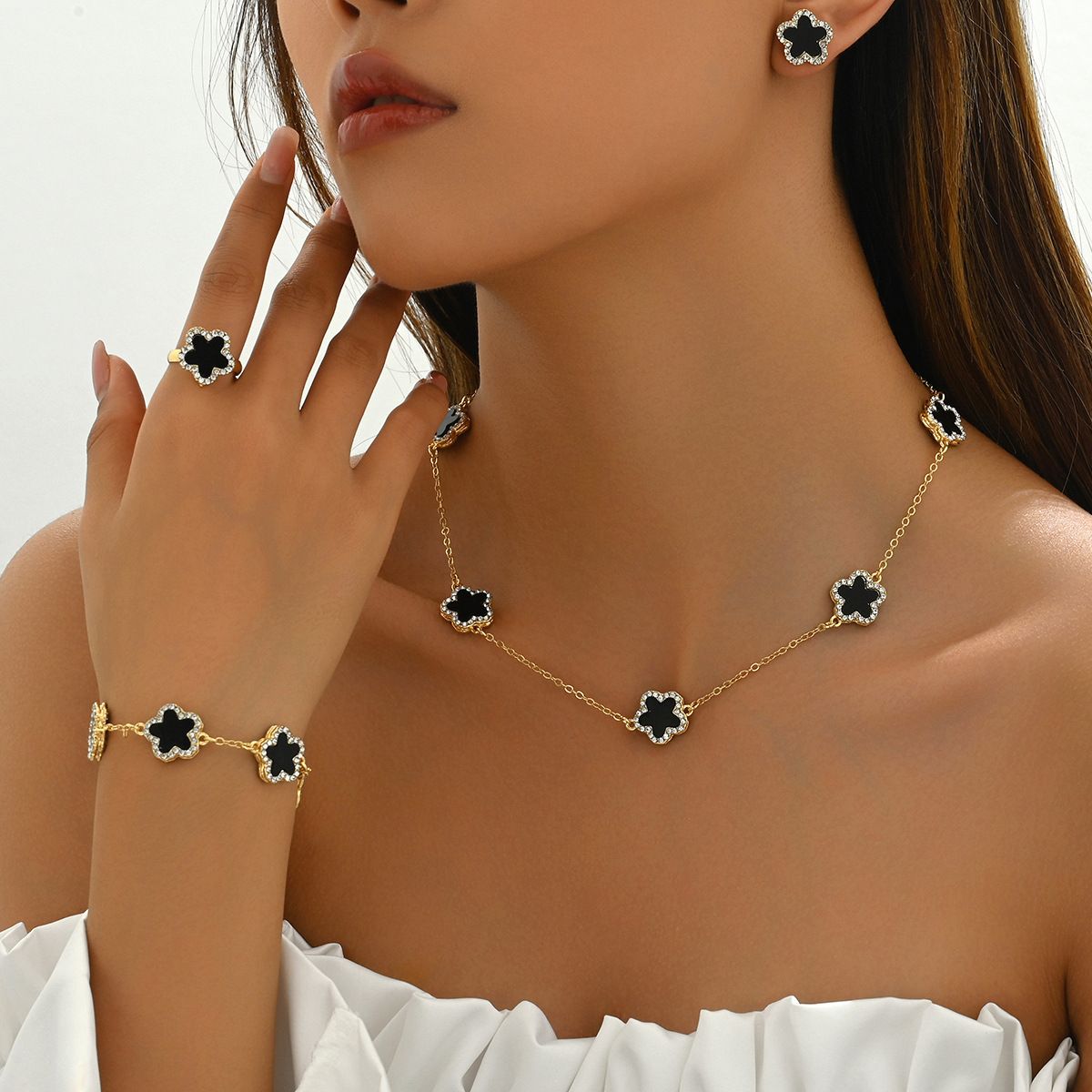 2024 Women's Bracelet Jewelry Set with Flower Diamond Set, Necklace, Earrings, Versatile, and Unique Rings_ipsvogv.com