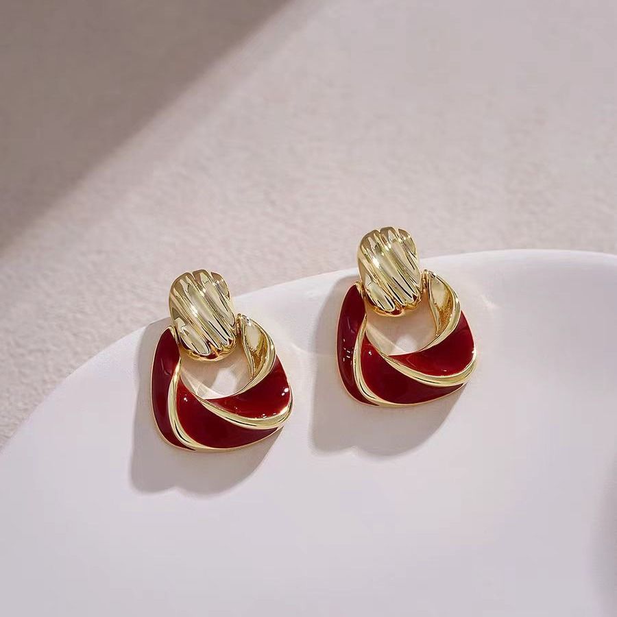Women's earrings high-end retro slim geometric earrings 2023 autumn and winter burgundy earrings Hong Kong style earrings for women_ipsvogv.com