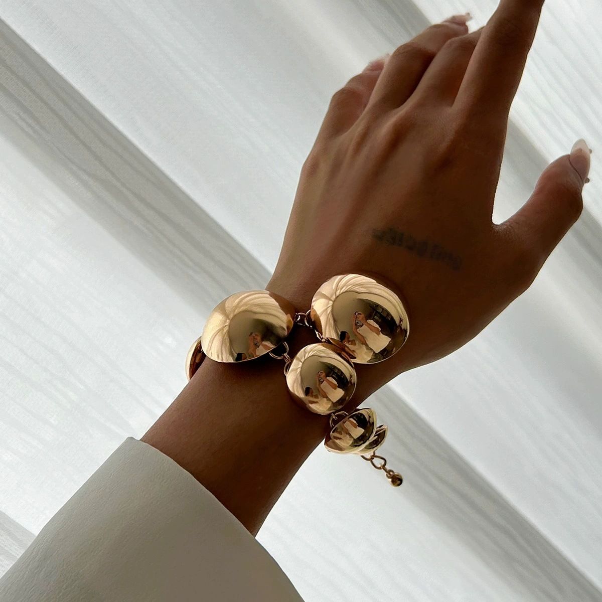 Jewelry Metal Glossy Round Pendant Design Heavy Chain Clavicle Necklace_ipsvogv.com
