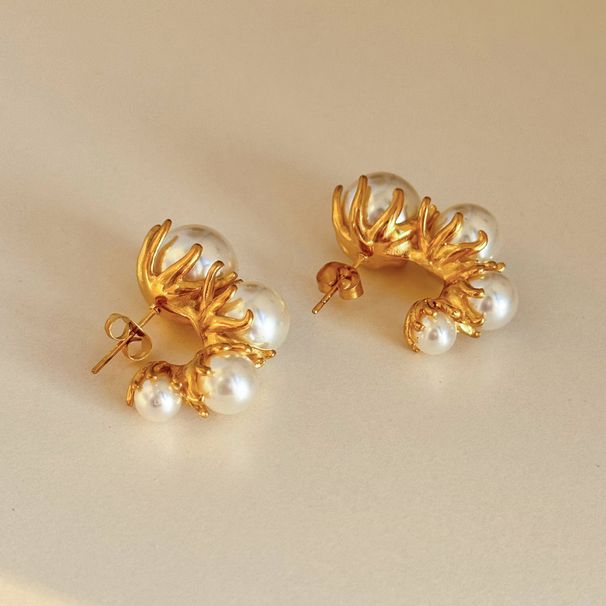 Fashionable Ins Plated Titanium Steel Retro Flower Stamen Pearl Small Earrings_ipsvogv.com