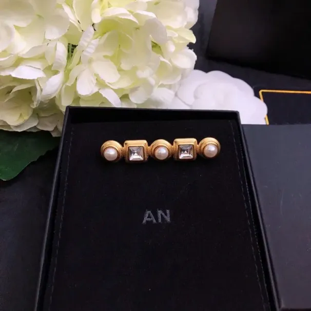 Designer Crystal Brasses Brooches Retro Gift Gold Pins Women Fashion Pearl Broche Clothes Suit Brooch Beads Female_ipsvogv.com