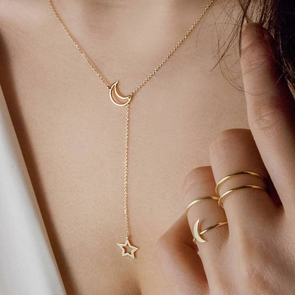 Personalized Korean star pendant necklace hot selling hollow star moon clavicle sweater necklace for women_ipsvogv.com