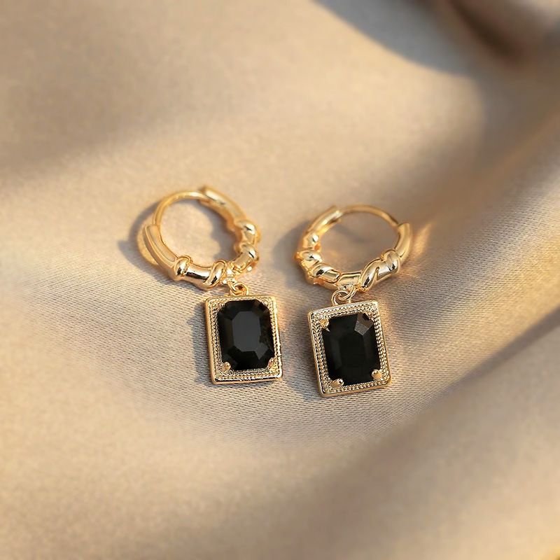 Cao Shi's French Palace Black Zircon for Women with Light Luxury Unique Design Temperament and Earrings_ipsvogv.com