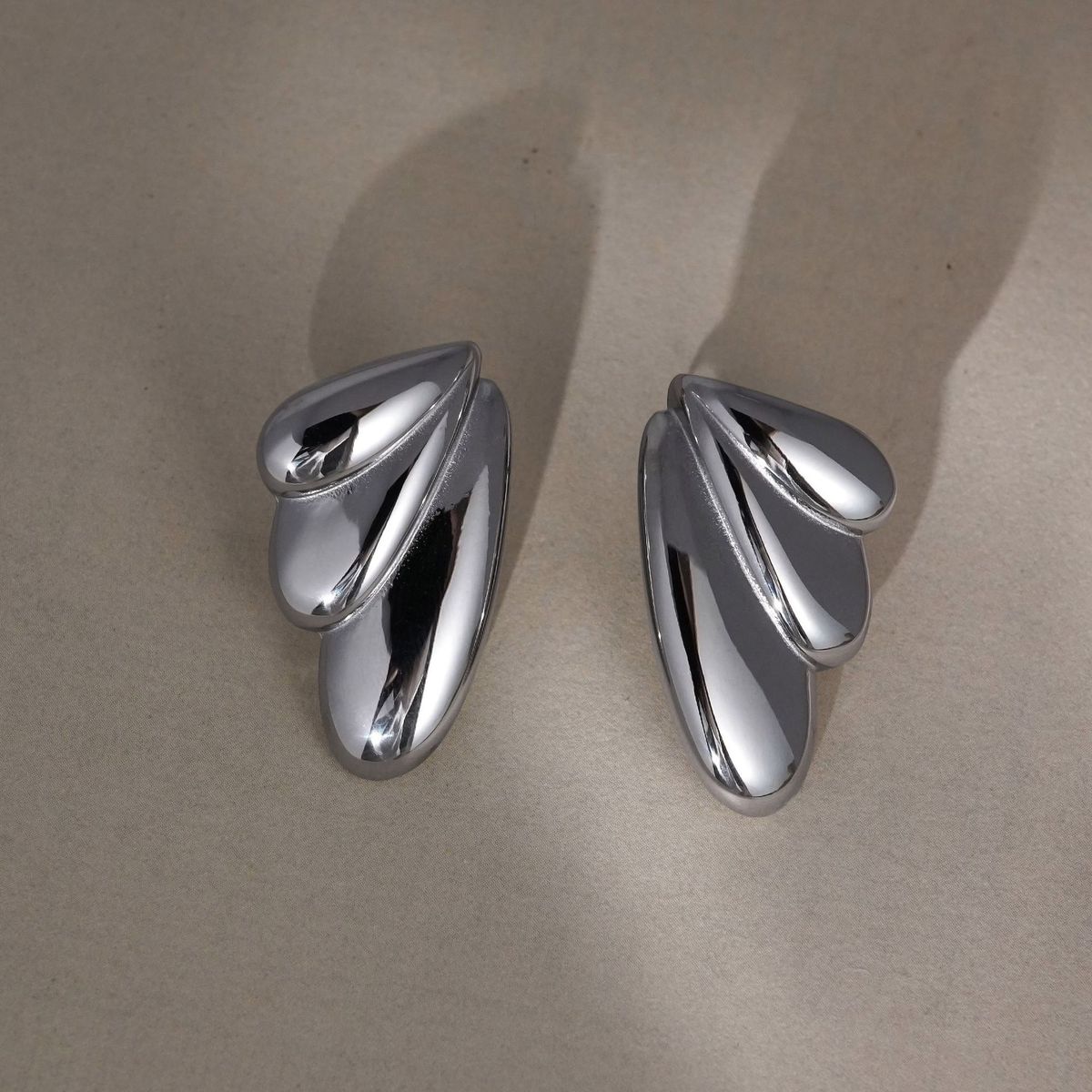 INS Retro Plated Titanium Steel Polished Bright Wing Earrings_ipsvogv.com