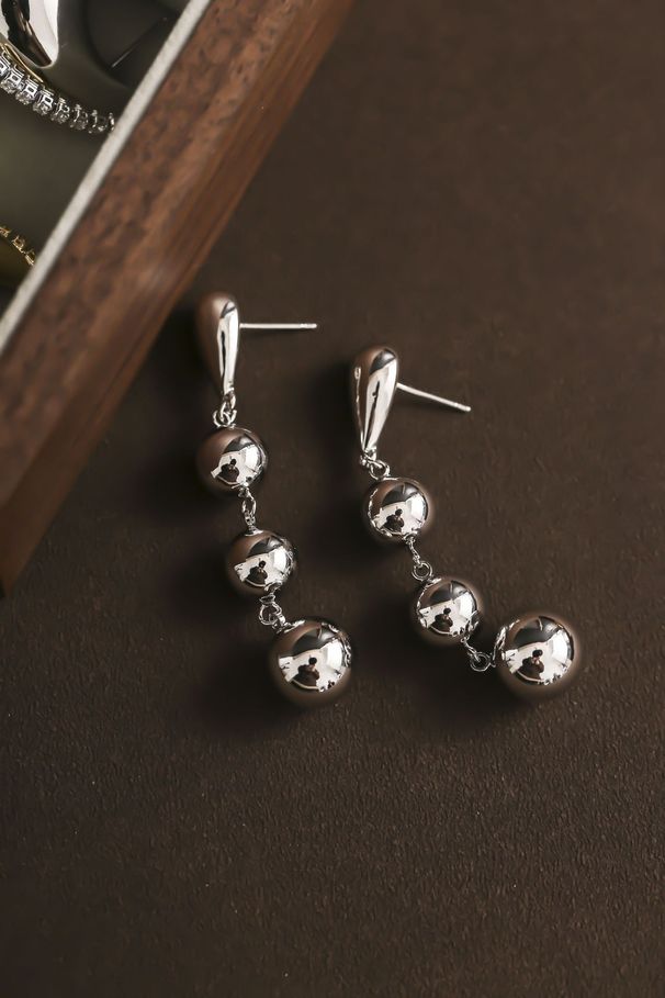 Gold-Plated Copper Minimalist Style Three Glossy Ball Tassel Earrings High-End Creative Round Bead Ear Cuffs For Women_ipsvogv.com