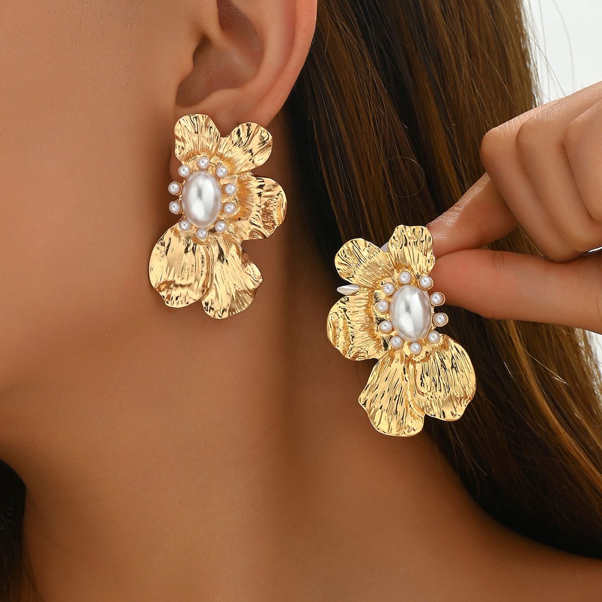 Metal Flower Inlaid Pearl Design Earrings For Women All Match High End Earrings Trendy Earrings_ipsvogv.com