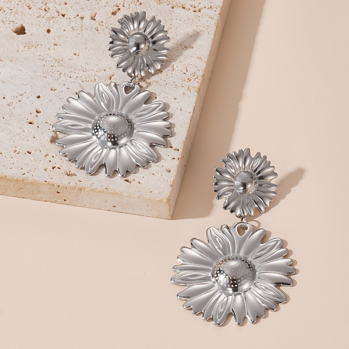 Middle Ancient vintage Western Retro Sunflower Sunflower Elegant Retro Earrings Plated with Real Gold Elegant Jewelry_ipsvogv.com