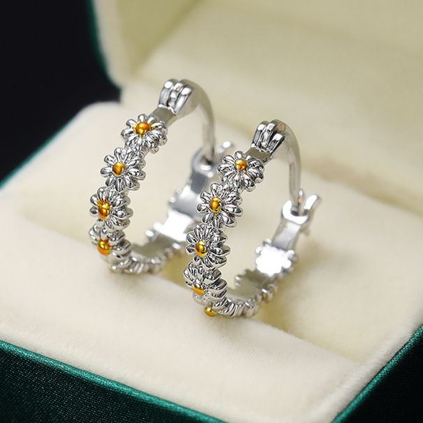 Cao Shi's New Hot Selling Small Item, Fashionable Simple Daisy Dual Color Women's And Earrings_ipsvogv.com
