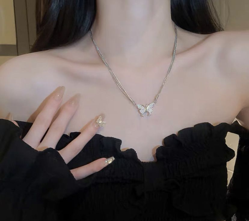 Diamond Inlaid Butterfly Magnetic Suction Layered Necklace, Niche And Cool Style Design Pendant, Collarbone Chain,_ipsvogv.com