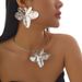 Irregular metal petal necklace female personality three dimensional flower clavicle necklace choker_ipsvogv.com