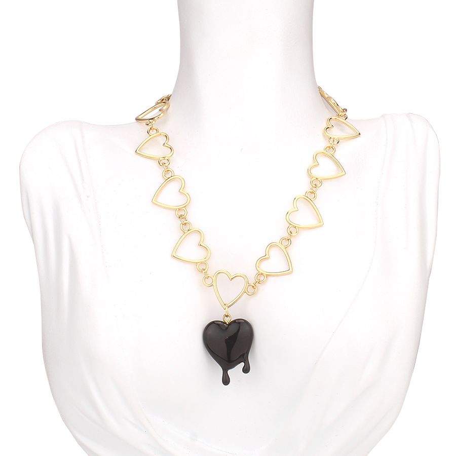 Minimally Designed Heart-shaped Hollow Necklace With Versatile Personality And Creativity, A Drop Of Blood Heart Pendant_ipsvogv.com