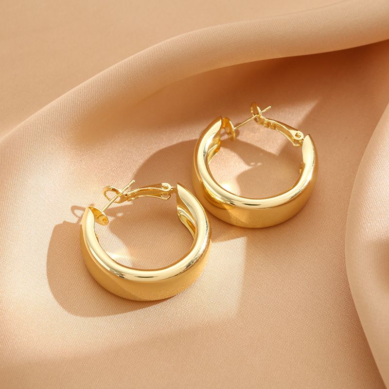 Women's Temperament Hoop 2023 New Trendy High-end Light Earrings For Women Retro Hong Kong Style_ipsvogv.com