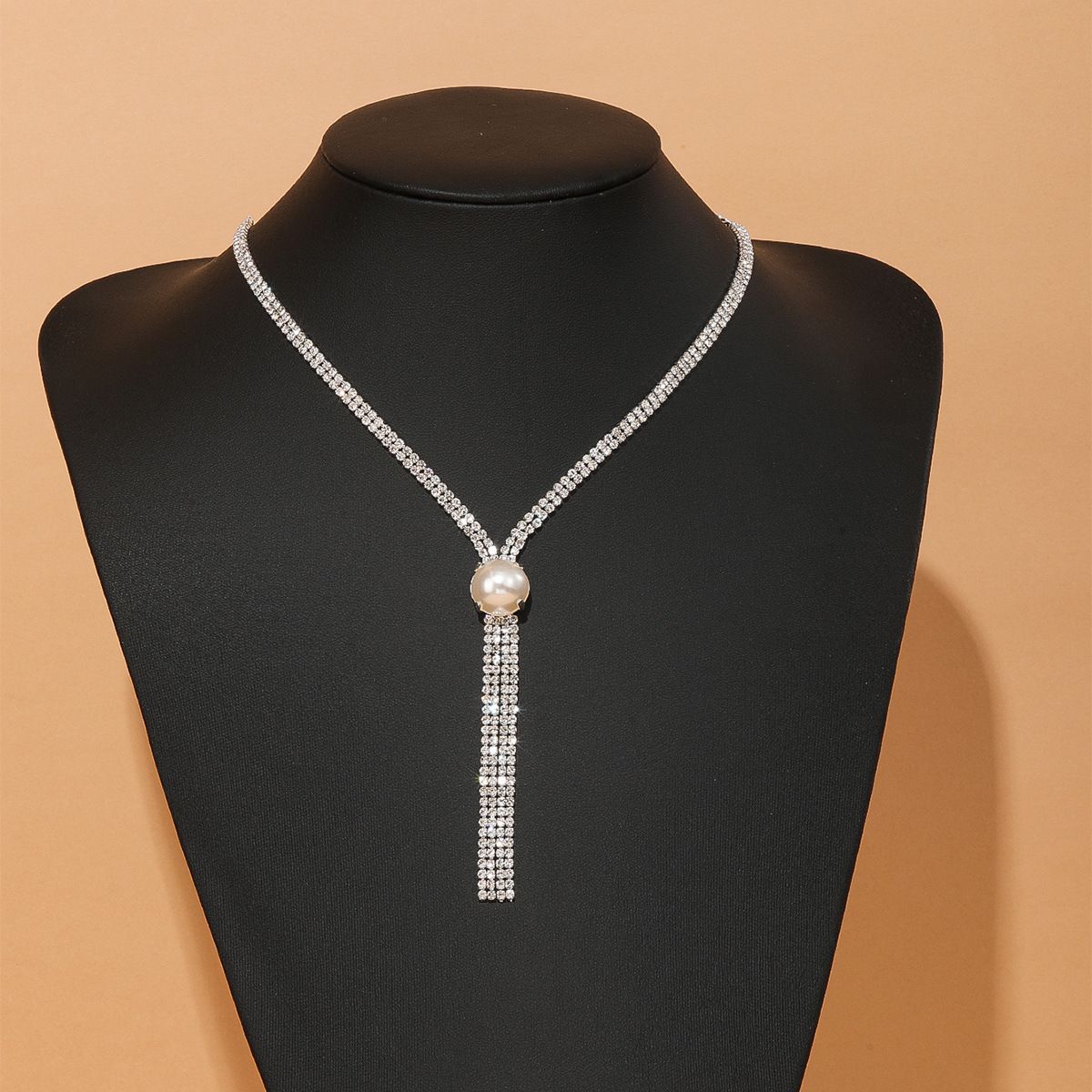 The New Pearl Long Tassel Rhinestone Necklace Pendant For European And American Fashion Brides Is Light And Luxurious_ipsvogv.com