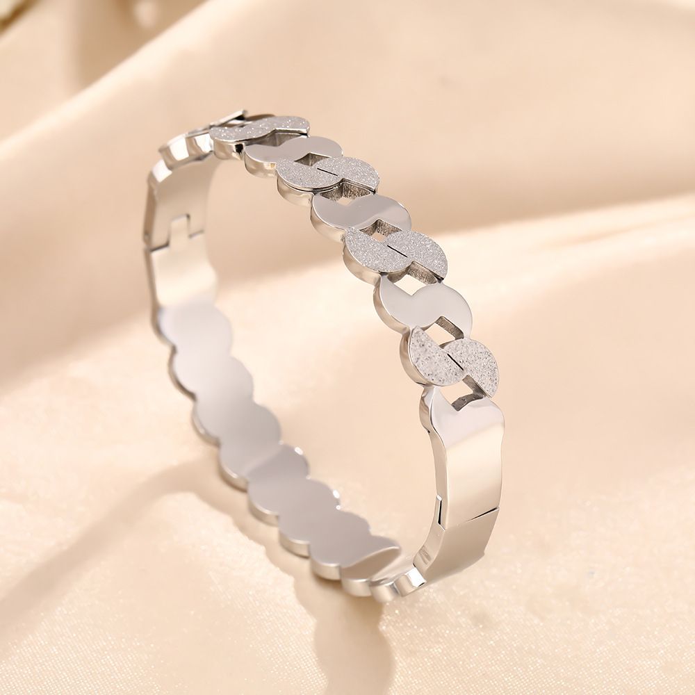 Exquisite Hollow Titanium Steel For Women High-end And Niche Design, S-shaped Bracelet With A Light Luxury Feel, Hand_ipsvogv.com
