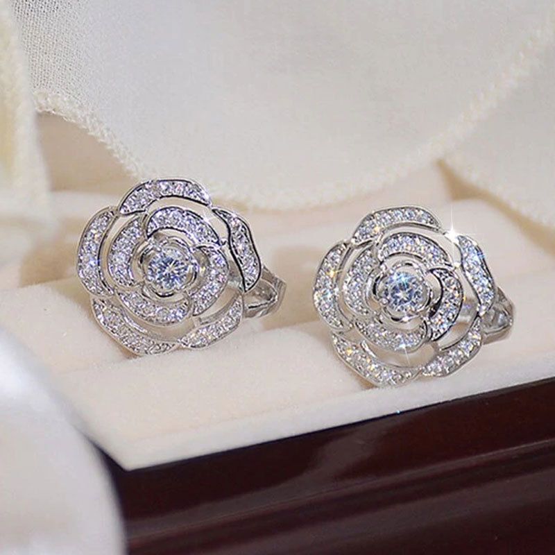 Cao Shi's three-dimensional flower earrings are sweet, super fairy, elegant, rose ear clasps, fashionable and versatile earrings_ipsvogv.com