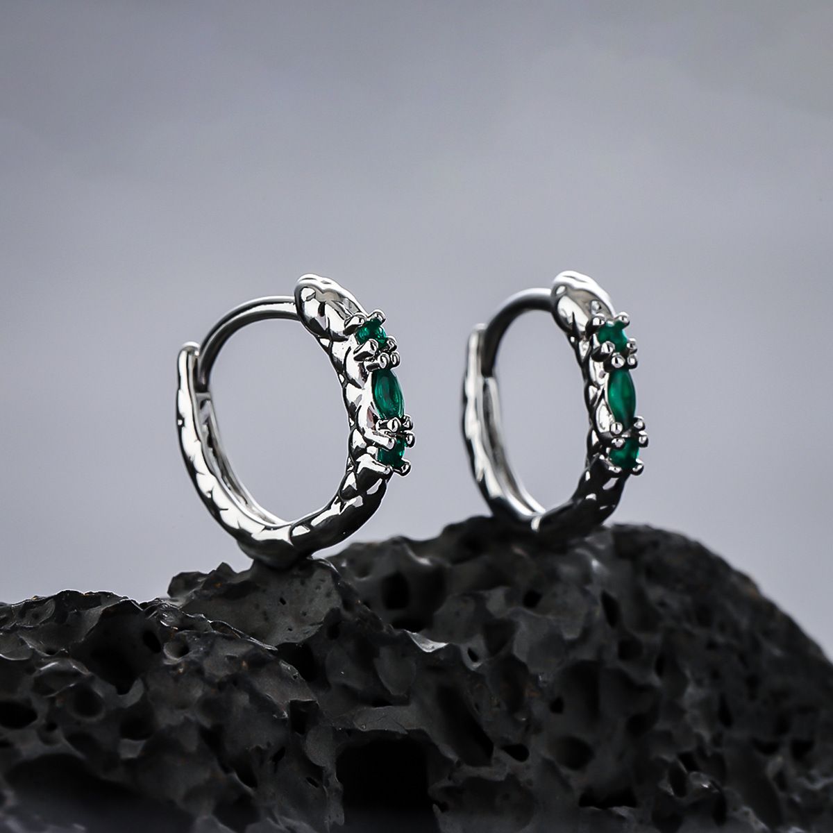 Spirit Snake Men's High-end, Versatile, Fashionable, Green Earrings, Women's Personalized Design Accessories_ipsvogv.com
