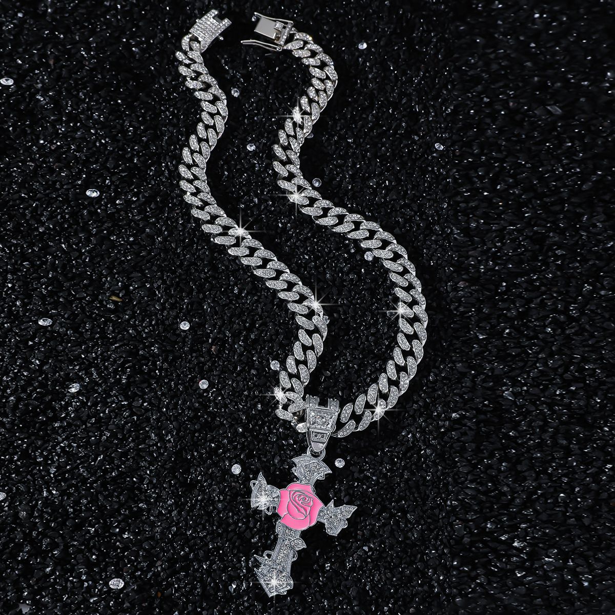 New Rose Pendant Hip Hop Creative Personalized Cross Necklace_ipsvogv.com