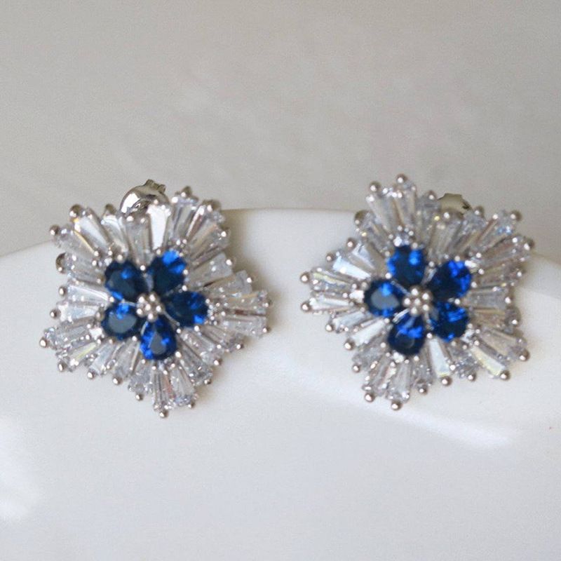 Cao Shi's Live Recommended Sweet Cool Wind Snowflake Zircon Women's Christmas Creative And Earrings Gifts_ipsvogv.com