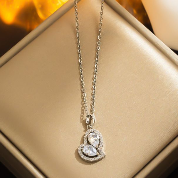 Love pendant necklace, light luxury and niche design, titanium steel lock bone chain neck chain, 2023 new female_ipsvogv.com