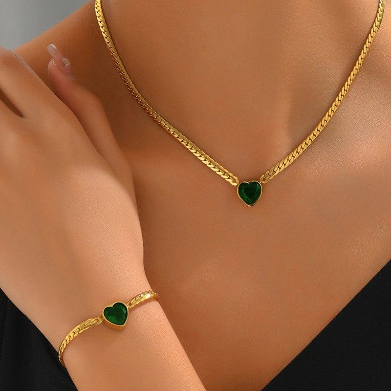 Feng women's necklace, bracelet, jewelry set, high-end feel, inlaid with heart-shaped grandmother, green diamond, niche_ipsvogv.com