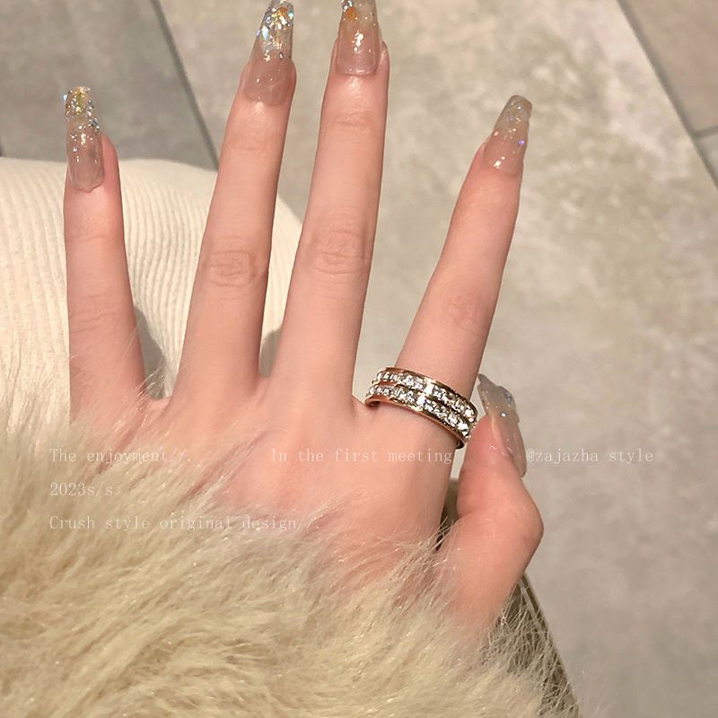 【 1135 Reviews 】 Super Sparkling Starry Sky Titanium Steel Zircon For Women, Light Luxury, Niche Design, High-end_ipsvogv.com