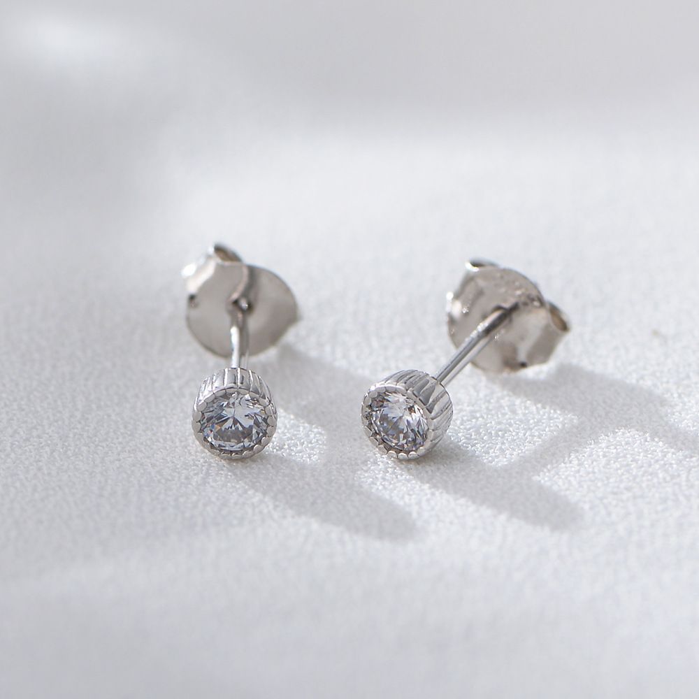 Women's Jewelry S925 Silver Earrings Small Fresh Simple Mini Temperament Single Diamond Earrings_ipsvogv.com