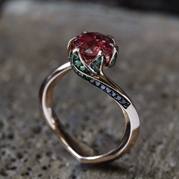 Sanjie's New Gold Inlaid Red Zircon Ring, Creative Rose Shaped Women's Ring_ipsvogv.com