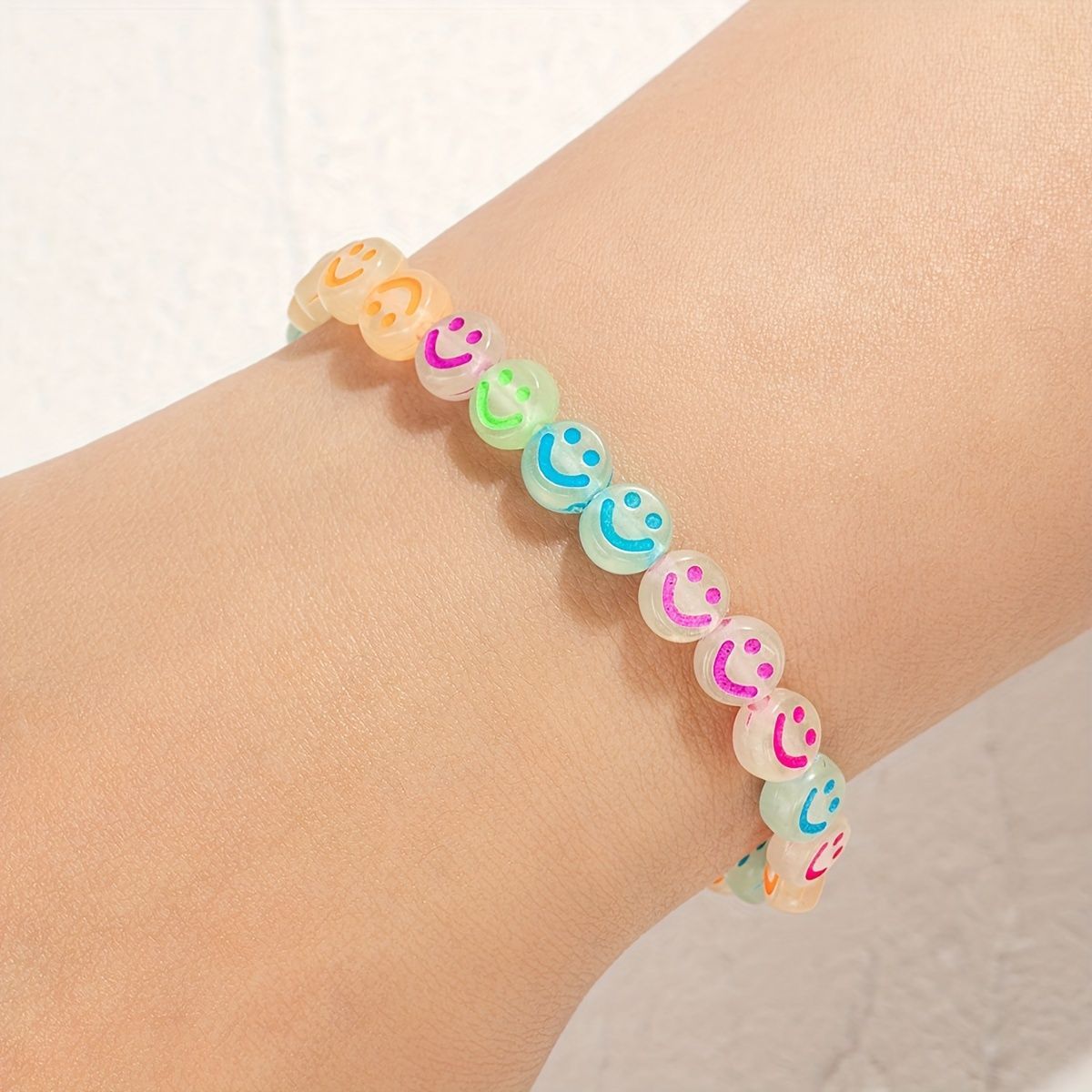 Fashionable And Personalized Style Luminous Colored Smiling Face Bead Elastic Women's Bracelet Jewelry_ipsvogv.com