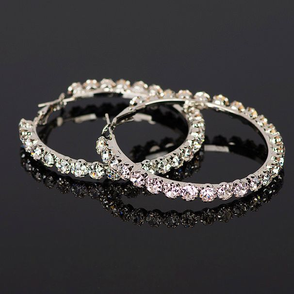 Cao Shi's Personality Exaggerates Big Earrings, Fashion Street Shoots, Super Large Earrings_ipsvogv.com
