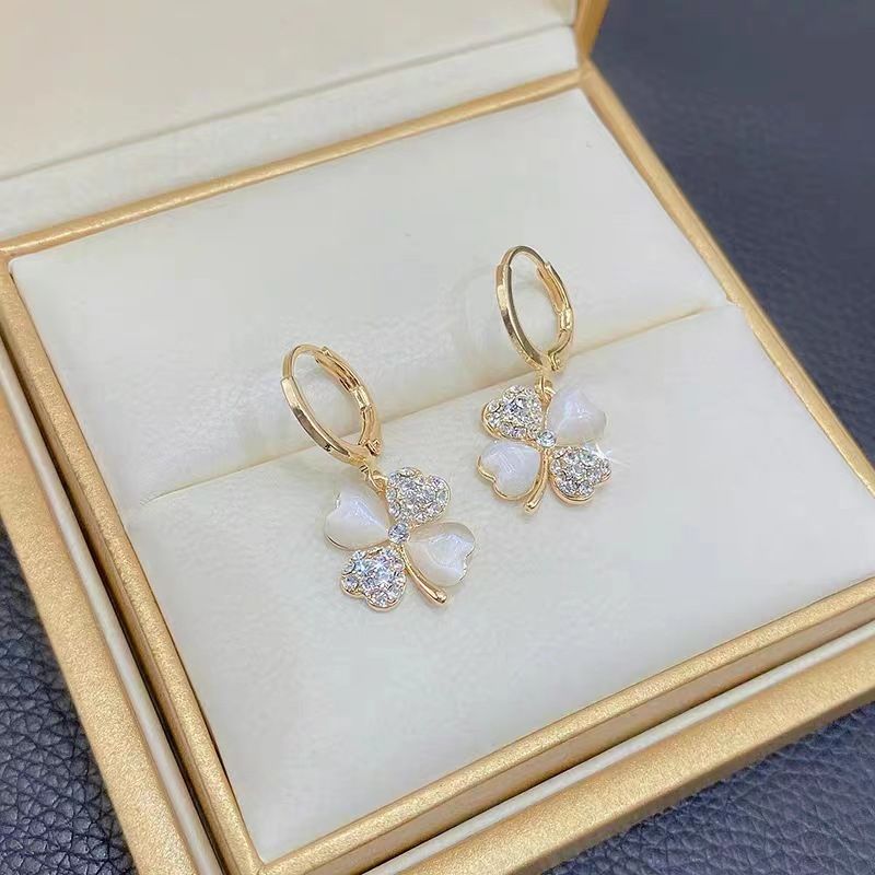 Green Cat's Eye Four Leaf Clover Earrings Exquisite Light Luxury Niche Ear Clips Net Celebrity High End Earrings_ipsvogv.com