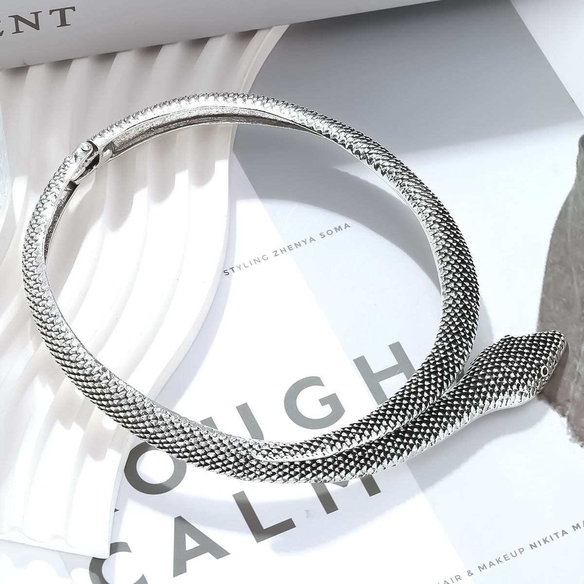 Women's Jewelry Retro Alloy Snake Shaped Articulated Collar Fashion Design Snake Spring Collar Female Metal Collar_ipsvogv.com