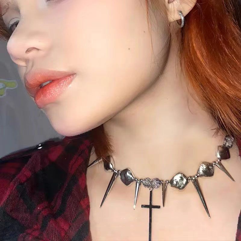 Unisex Cross Rivet Exaggerated Punk Female Necklace Male Y2k Irregular Subculture Niche Clavicle Chain Hip Hop Necklace_ipsvogv.com