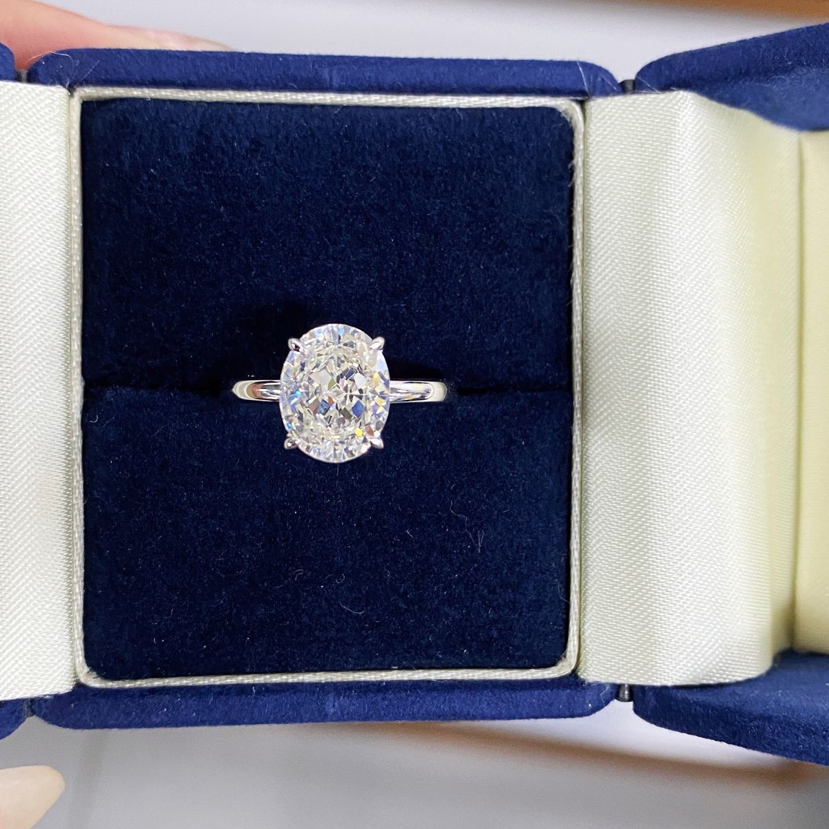 S Pure Silver Ring, Female Pigeon Egg Four Claw Classic Ice Flower Cut High Carbon Diamond Ring_ipsvogv.com
