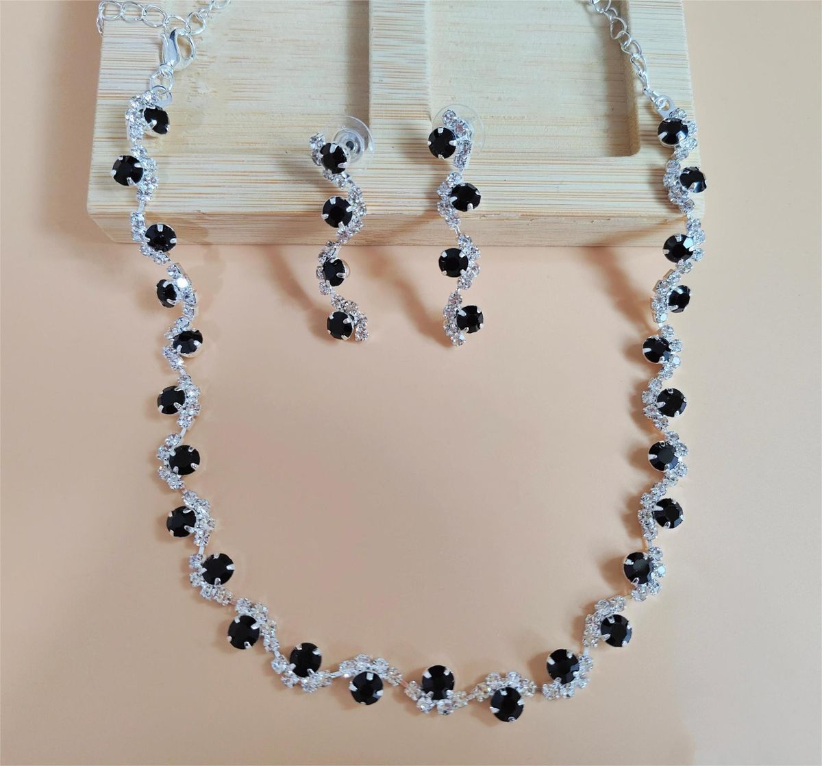 Bridal Necklace Earrings Bracelet Three-Piece Set Wedding Accessories Silver-Plated Claw Chain Rhinestone Jewelry_ipsvogv.com