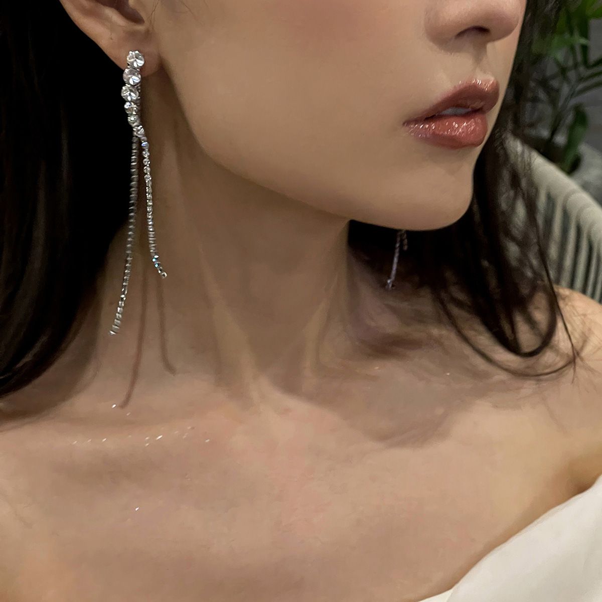 Flash Diamond earrings Korean Long Tassel earrings Elegant Fashion All-match Niche Diamond earrings Women's earrings_ipsvogv.com