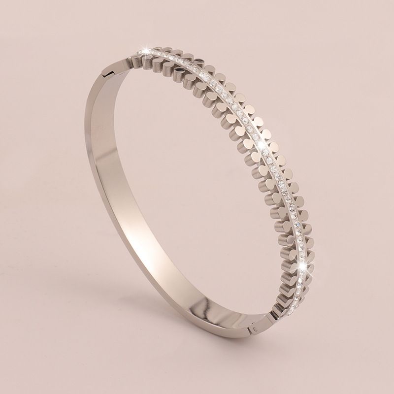 Titanium With Dia Inlaid Pals In The Middle, Non Fading For Girls, High-end And Fashionable Stainless Steel_ipsvogv.com